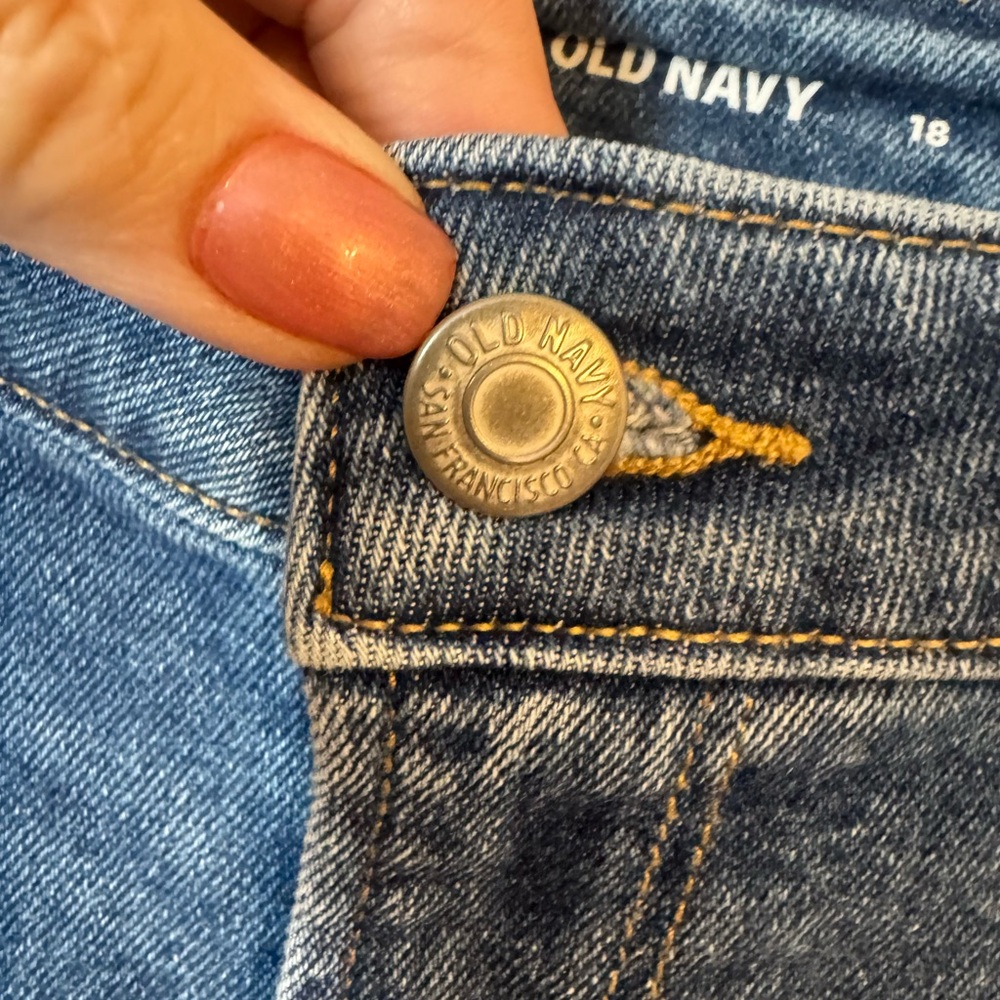OLD NAVY Women's mid rise super skinny jeans. Size: 18    #2 - Picture 3 of 6